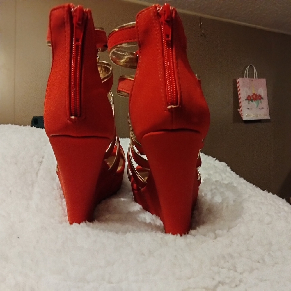Charlotte Russe Red Wedges